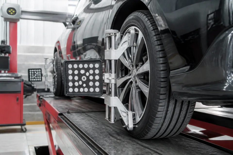 Computerised wheel-alignment equipment fitted to a vehicle